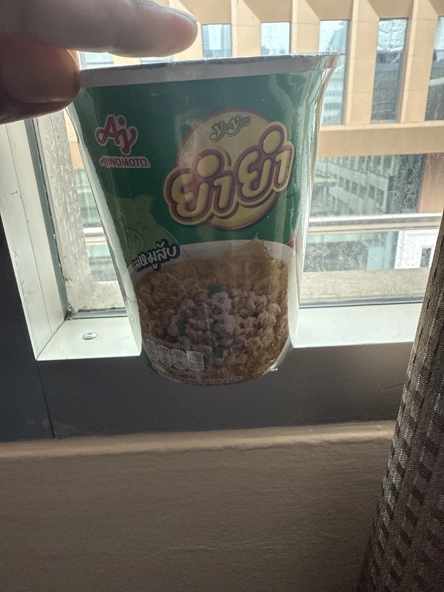 泰國 Yum Yum 碎豬肉口味杯麵