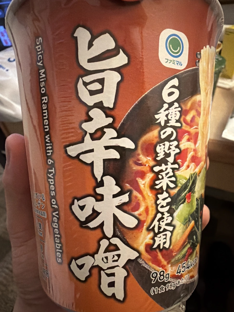 日本全家旨辛味噌蔬菜杯麵
