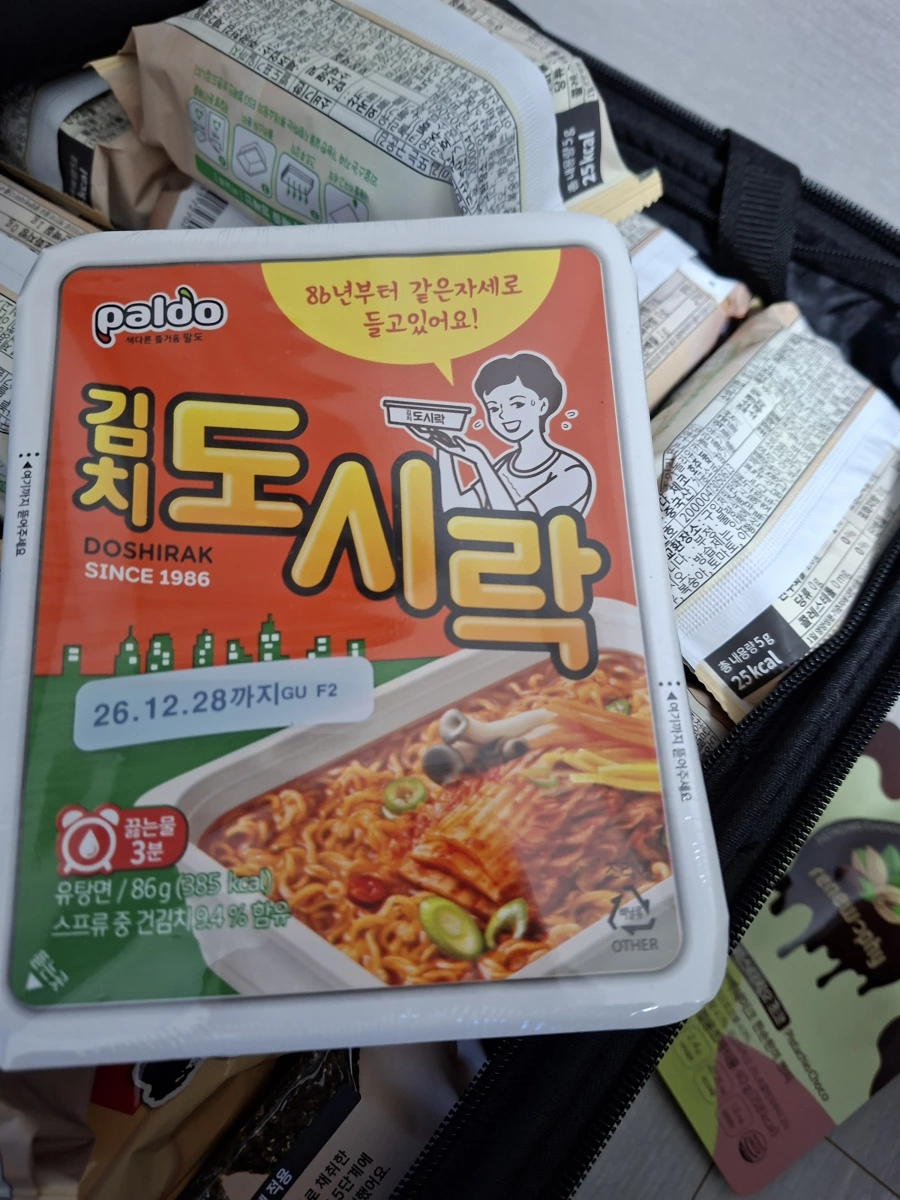Paldo 金泡菜便當麵 (Paldo Kimchi Doshirak)