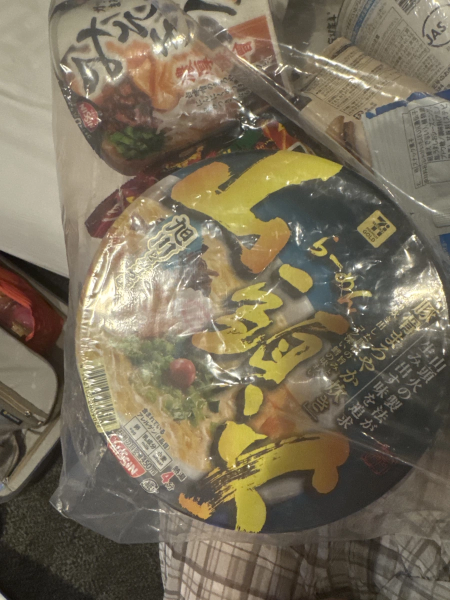 7-11 Gold 山頭火 旭川豚骨鹽味拉麵、日清 蒙古湯麵中本 辛旨味噌拉麵